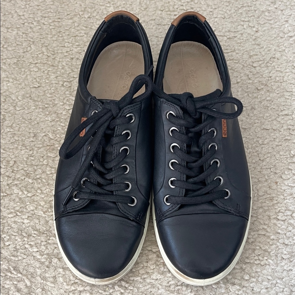 Ecco Soft 7 black leather sneakers size 8-8.5
